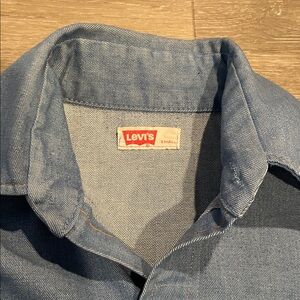 Levi's Men's Casual Blue Button-Down Shirt